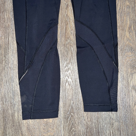 Lululemon Leggings with Mesh Detail and Pockets - Picture 4 of 10